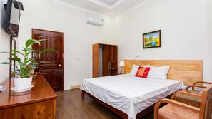 In-room safe, desk, free WiFi, linens