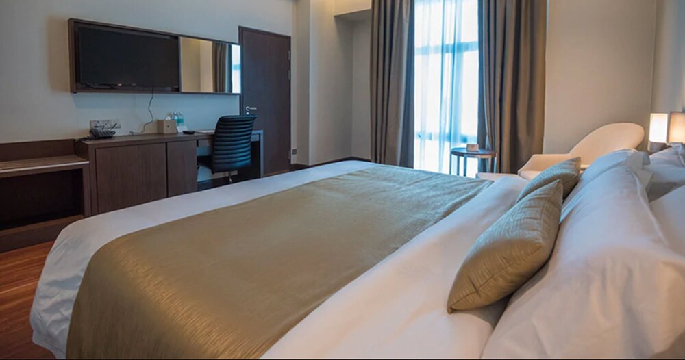 Astana Wing Riverside Majestic Hotel In Kuching Hotel Rates Reviews On Orbitz