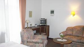 Minibar, rollaway beds, free WiFi, linens