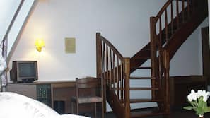 Minibar, rollaway beds, free WiFi, linens