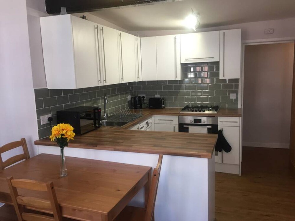 City Centre Beautiful 1 Bedroom Apartment In Bristol Hotel