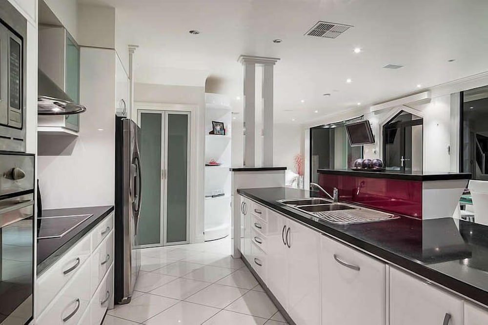 Entire Home With Direct Access to the River Murray