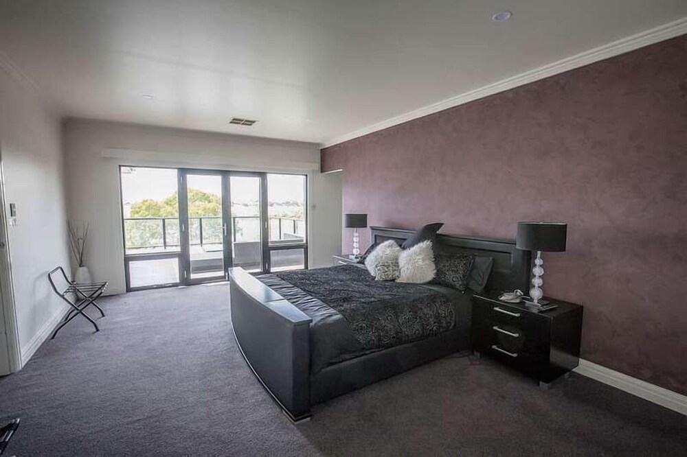 Entire Home With Direct Access to the River Murray
