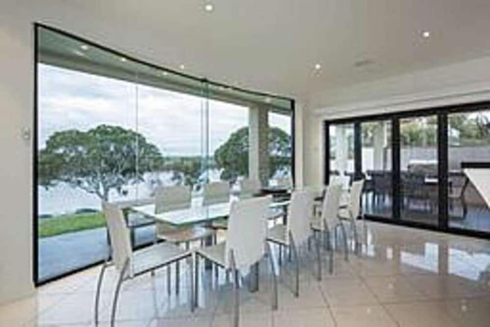 Entire Home With Direct Access to the River Murray
