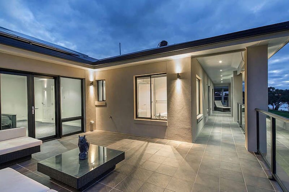 Entire Home With Direct Access to the River Murray