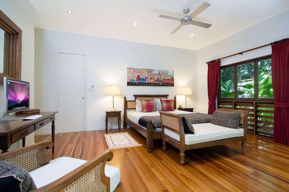 Innokenti at The Beachfront, Luxury on 4 Mile Beach