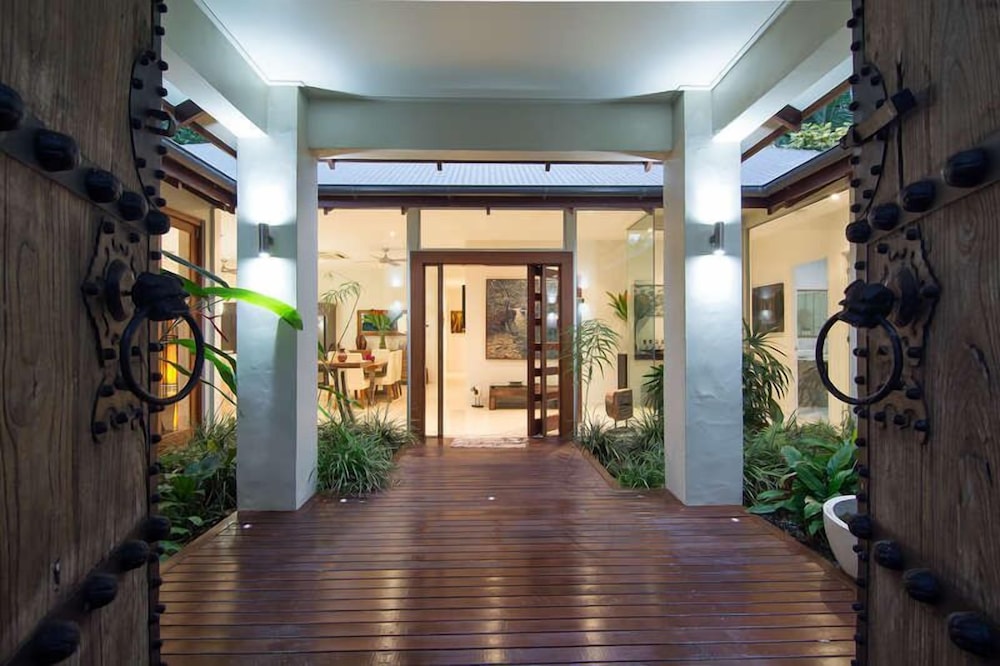 Innokenti at The Beachfront, Luxury on 4 Mile Beach