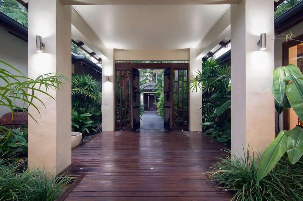 Innokenti at The Beachfront, Luxury on 4 Mile Beach