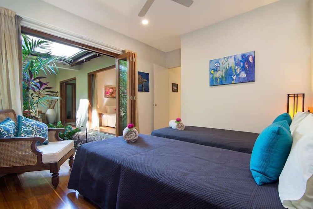 Innokenti at The Beachfront, Luxury on 4 Mile Beach