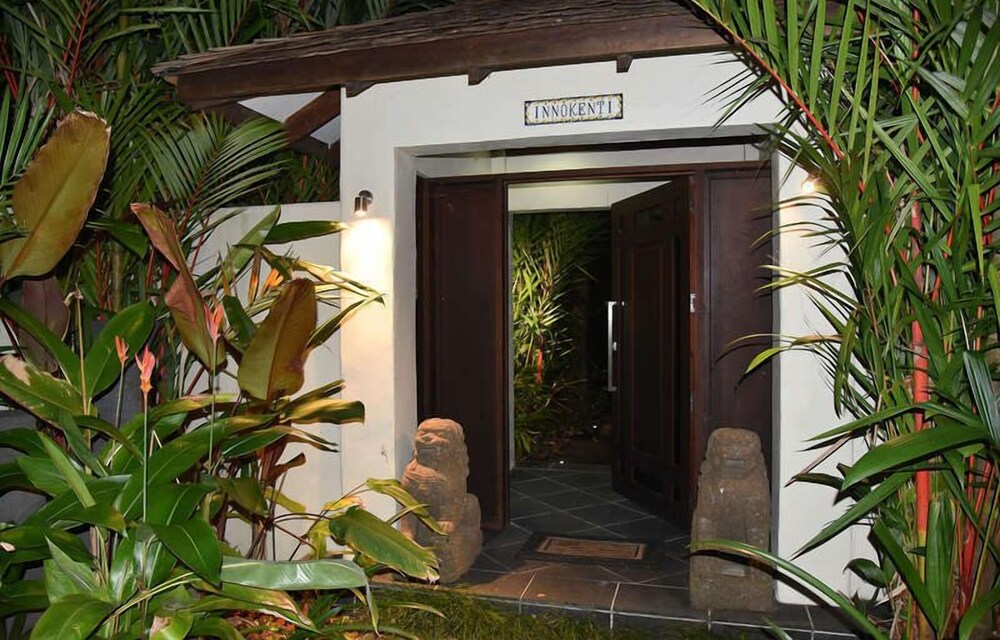 Innokenti at The Beachfront, Luxury on 4 Mile Beach