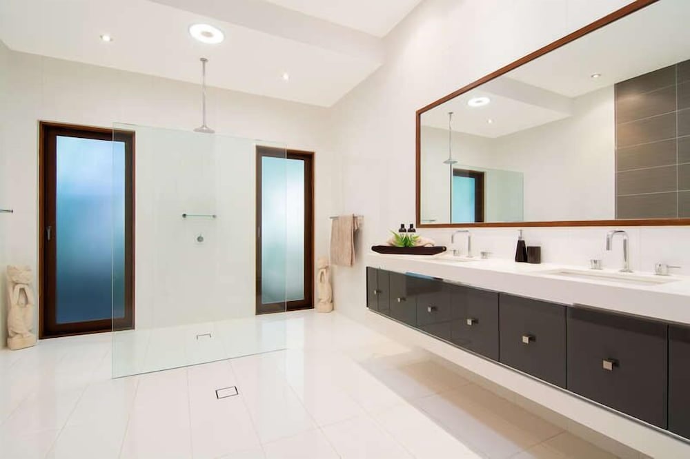 Innokenti at The Beachfront, Luxury on 4 Mile Beach