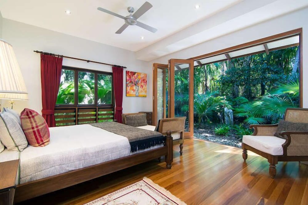 Innokenti at The Beachfront, Luxury on 4 Mile Beach