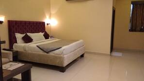 1 bedroom, Egyptian cotton sheets, premium bedding, memory foam beds