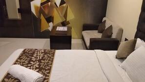 1 bedroom, Egyptian cotton sheets, premium bedding, memory foam beds