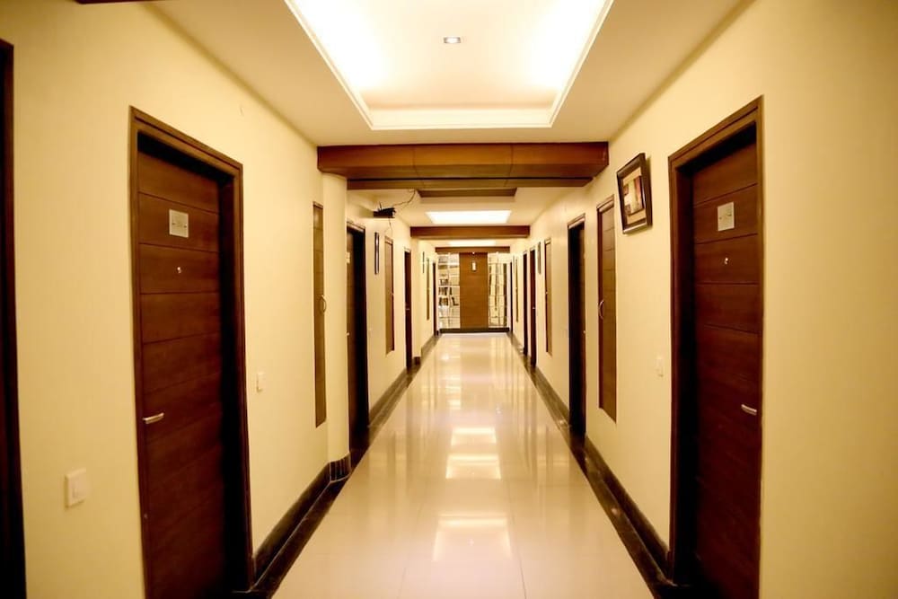 Jk Rooms 130 Hotel Paras In Chandigarh India Expedia - 