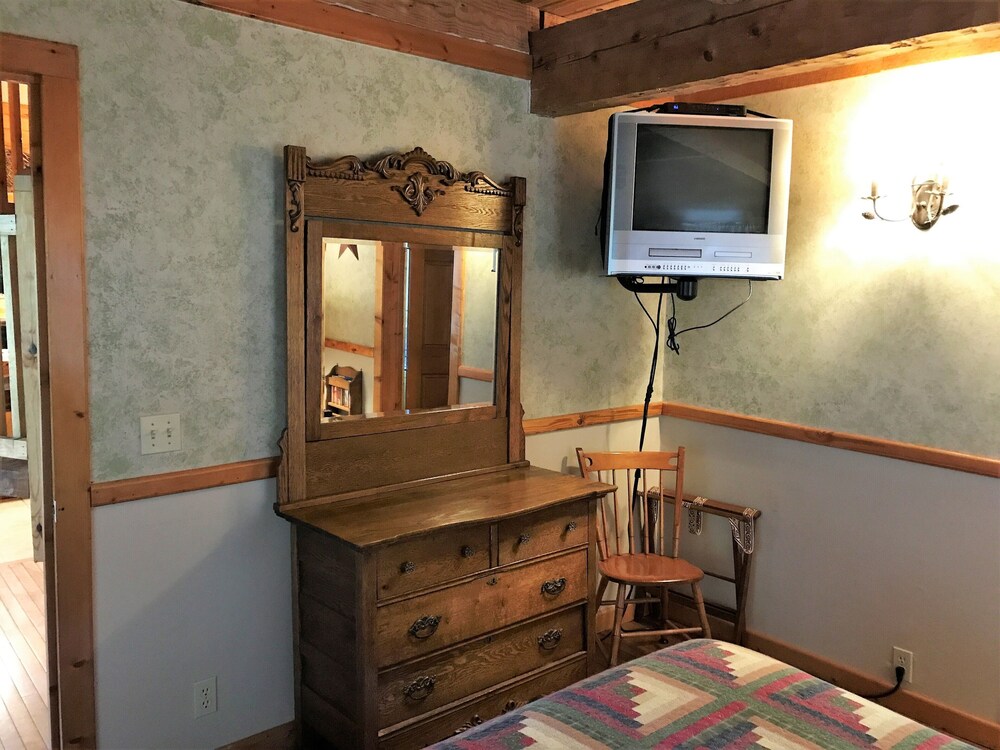 Smoky Mountain Cabin Warm & Cozy Near Convention Center!