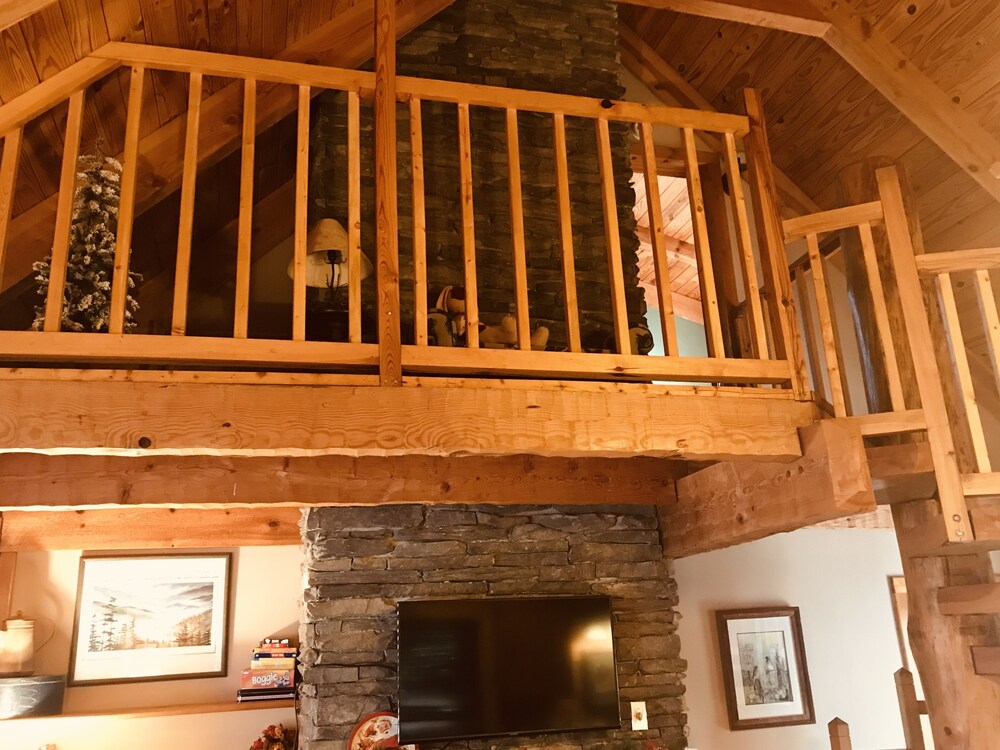 Smoky Mountain Cabin Warm & Cozy Near Convention Center!