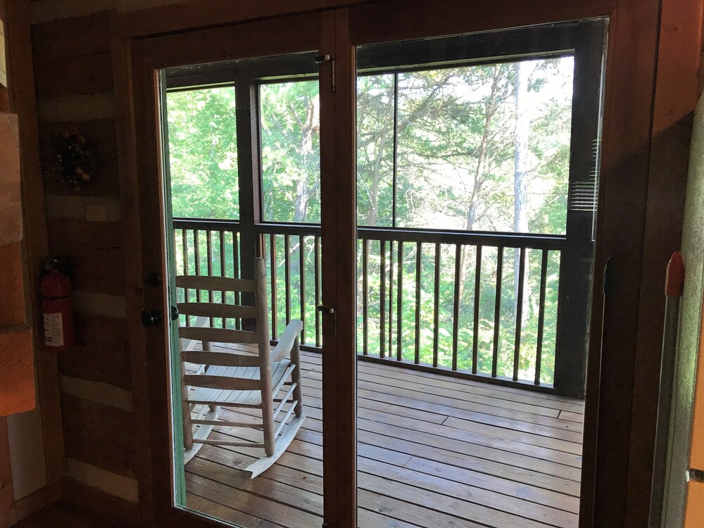 Smoky Mountain Cabin Warm & Cozy Near Convention Center!