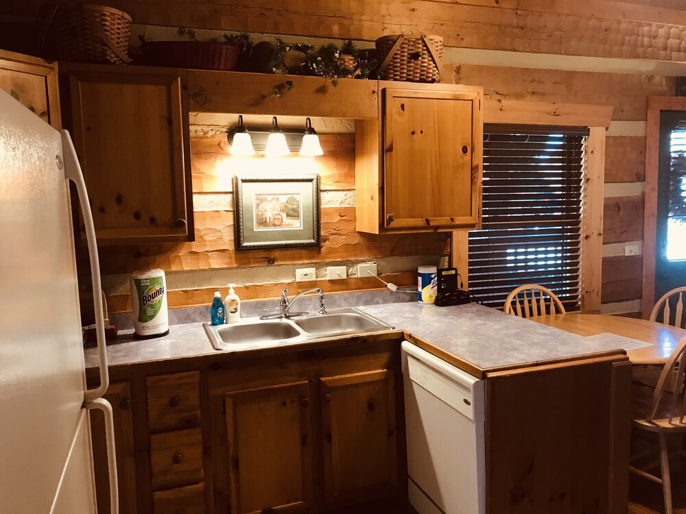 Smoky Mountain Cabin Warm & Cozy Near Convention Center!