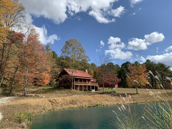 Secluded Hilltop Log Cabin With Fishing Pond Stunning Views