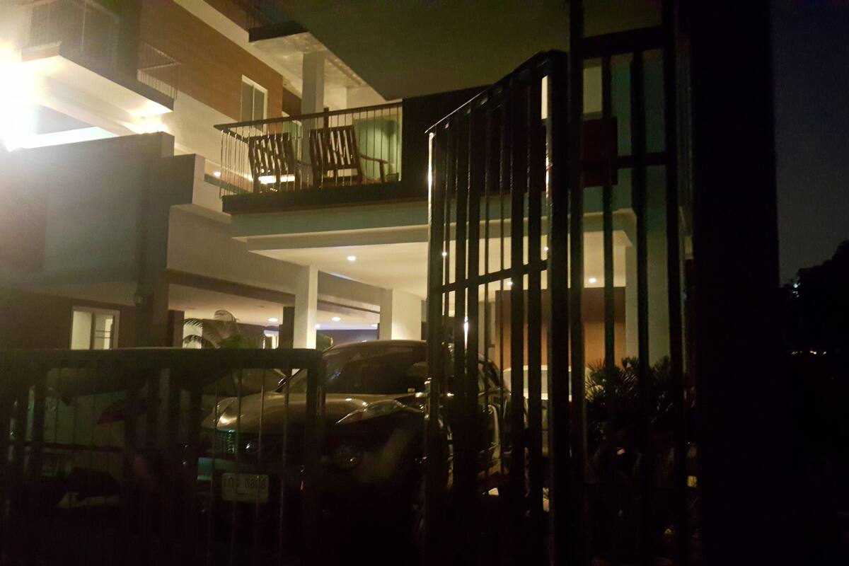 3brs 5 Bathrms With Private Pool In Bkk 3 Km To Metro 9 Km To Bkk Airport Precos Promocoes E Comentarios Expedia Com Br