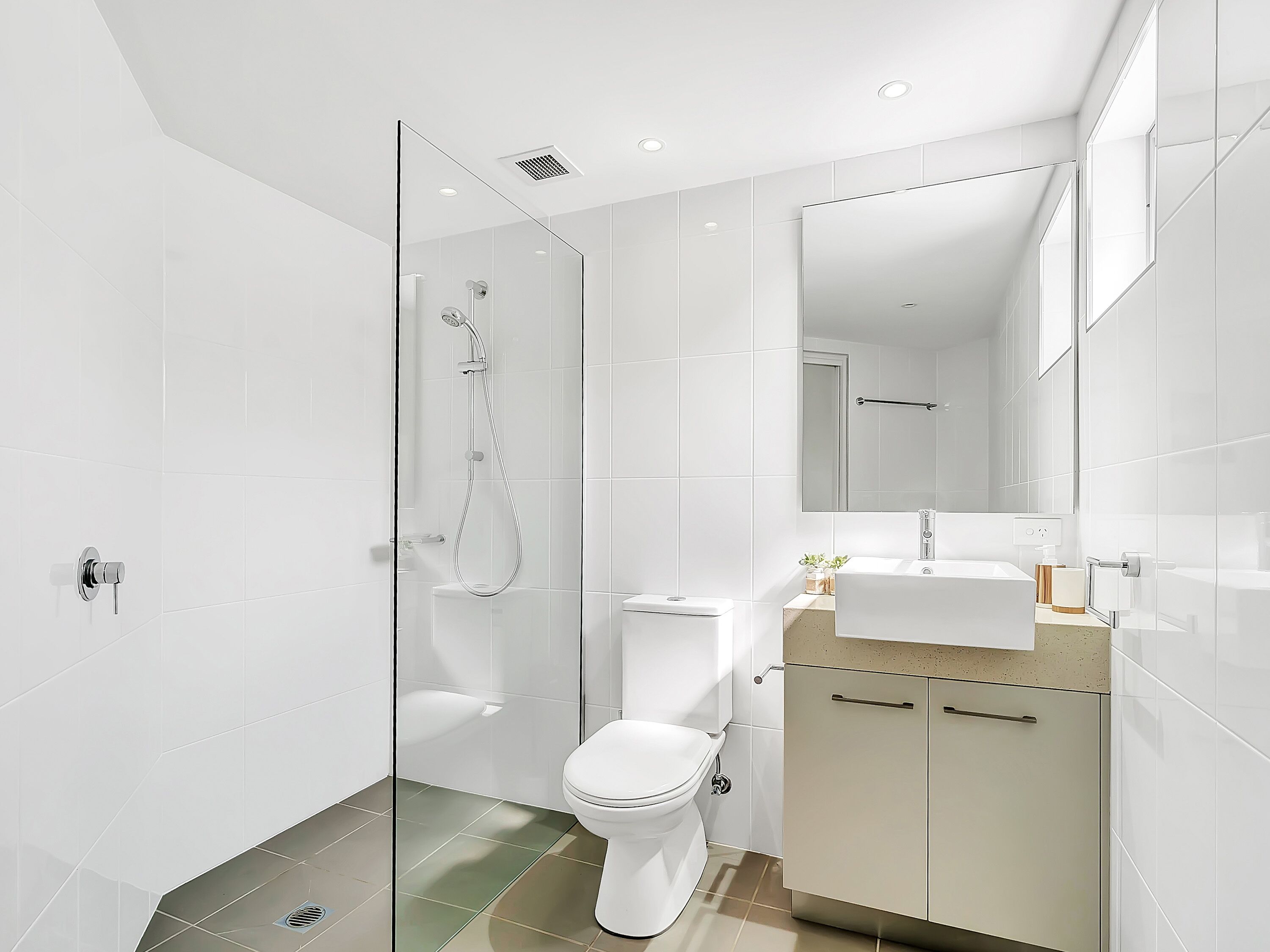 Luxury condo with panoramic ocean views