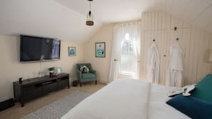 3 bedrooms, iron/ironing board, Internet, linens