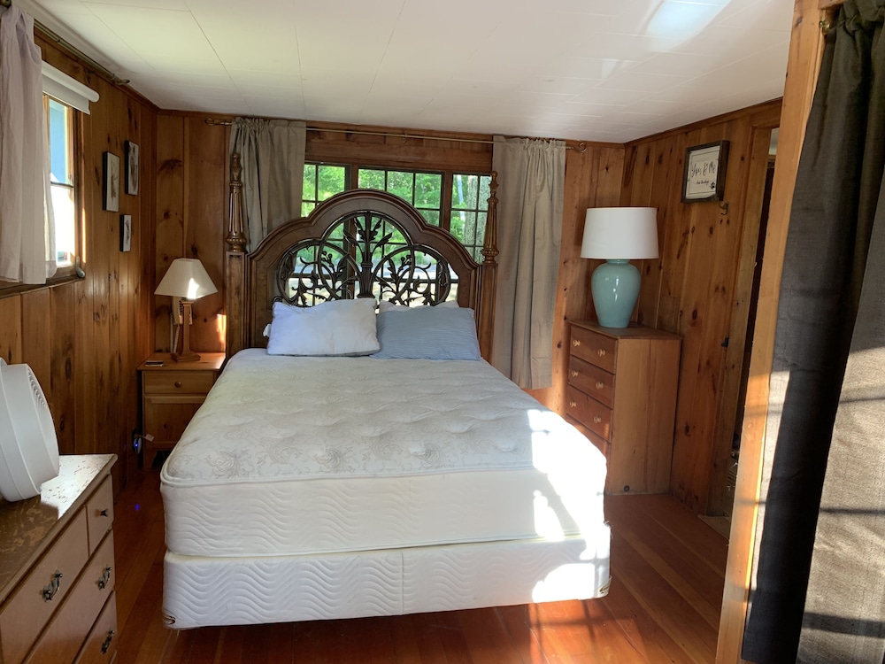 200 ft of Winnipesaukee Shore with Sunsets in Scenic Roberts