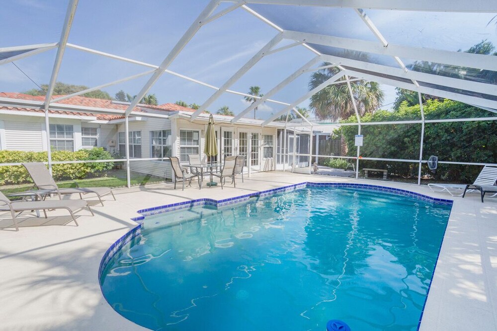 CALADESI HOUSE, CLEARWATER ISLAND, PRIVATE BEACH, PRIVATE SWIMMINGPOOL