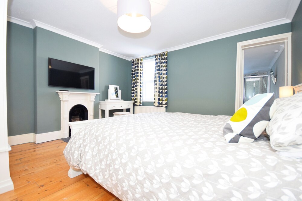 Broyle House, Chichester a family house that sleeps 4 guests in 2 bedrooms Chichester Vrbo