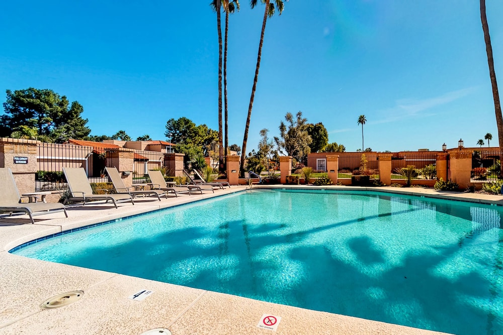 Beautiful Waterfront Home W Private Patios Shared Pools