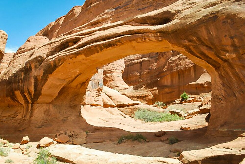 Spacious townhome w/ shared seasonal pool & hot tub - great location!