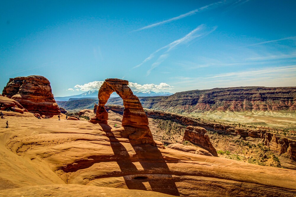 Spacious townhome w/ shared seasonal pool & hot tub - great location!