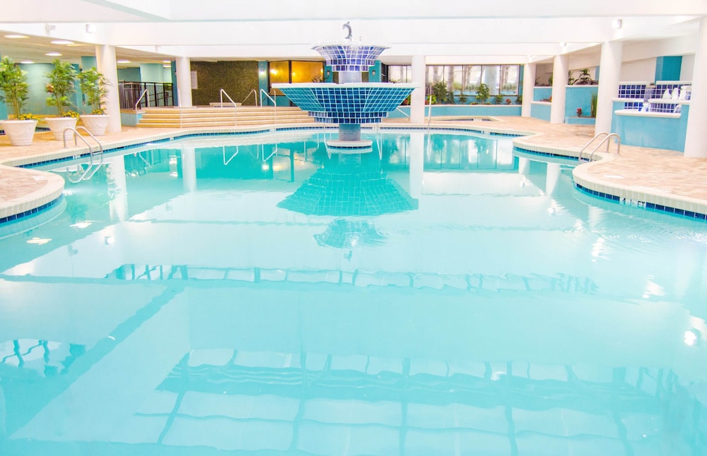 Fantastic Oceanfront Landmark Resort Suite + Official On-Site Rental Privileges