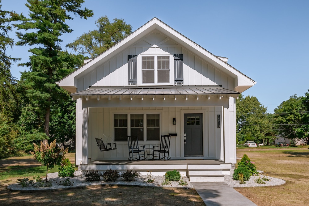 Fully remodeled 5 star 4 bedroom cottage. Short walk to Notre Dame & Eddy Street South Bend Vrbo