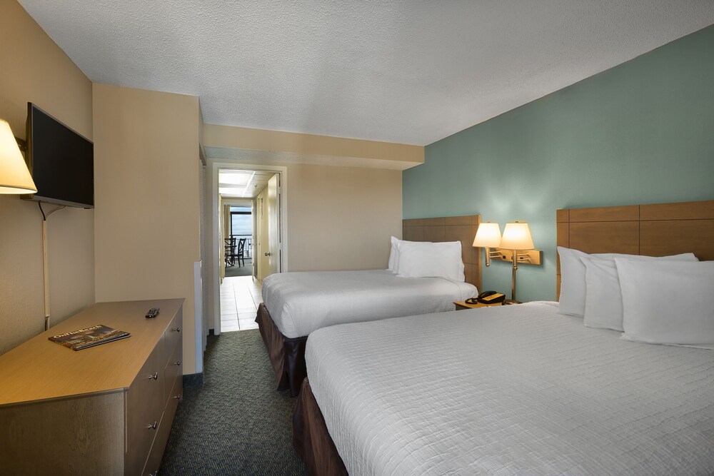 Great Oceanfront Executive Suite w/ View + Official On-Site Rental Privileges