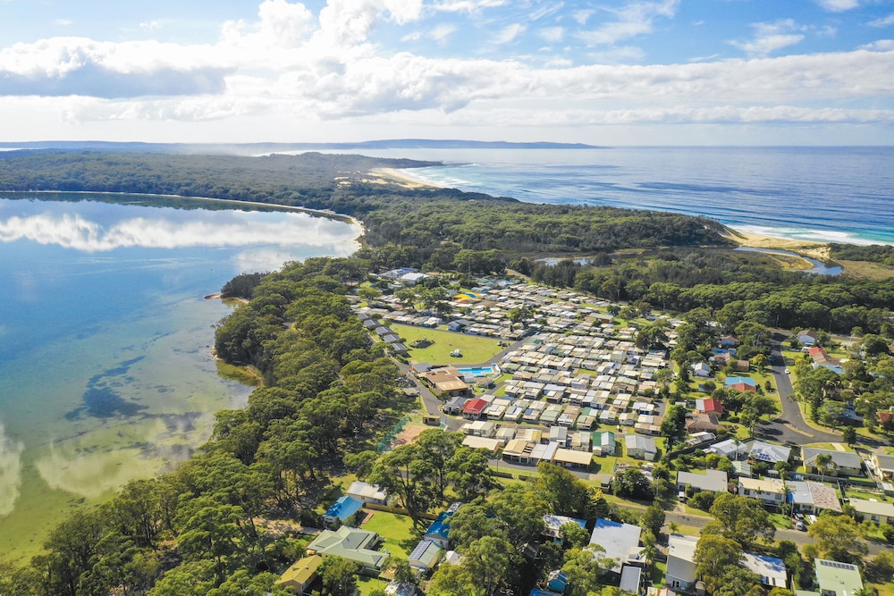 Lakeside Cabins & Holiday Village