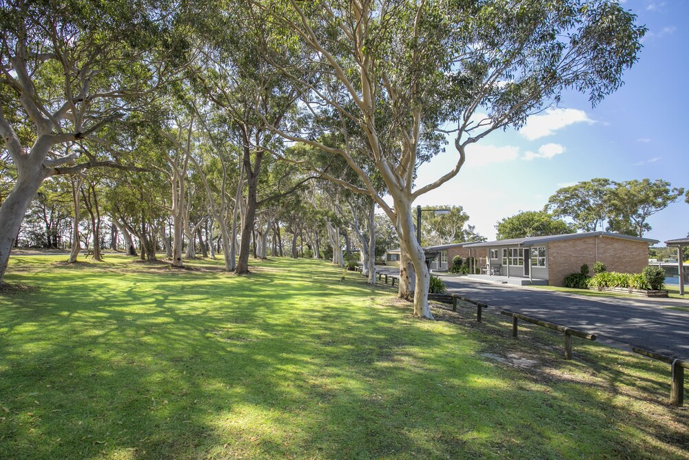 Lakeside Cabins & Holiday Village