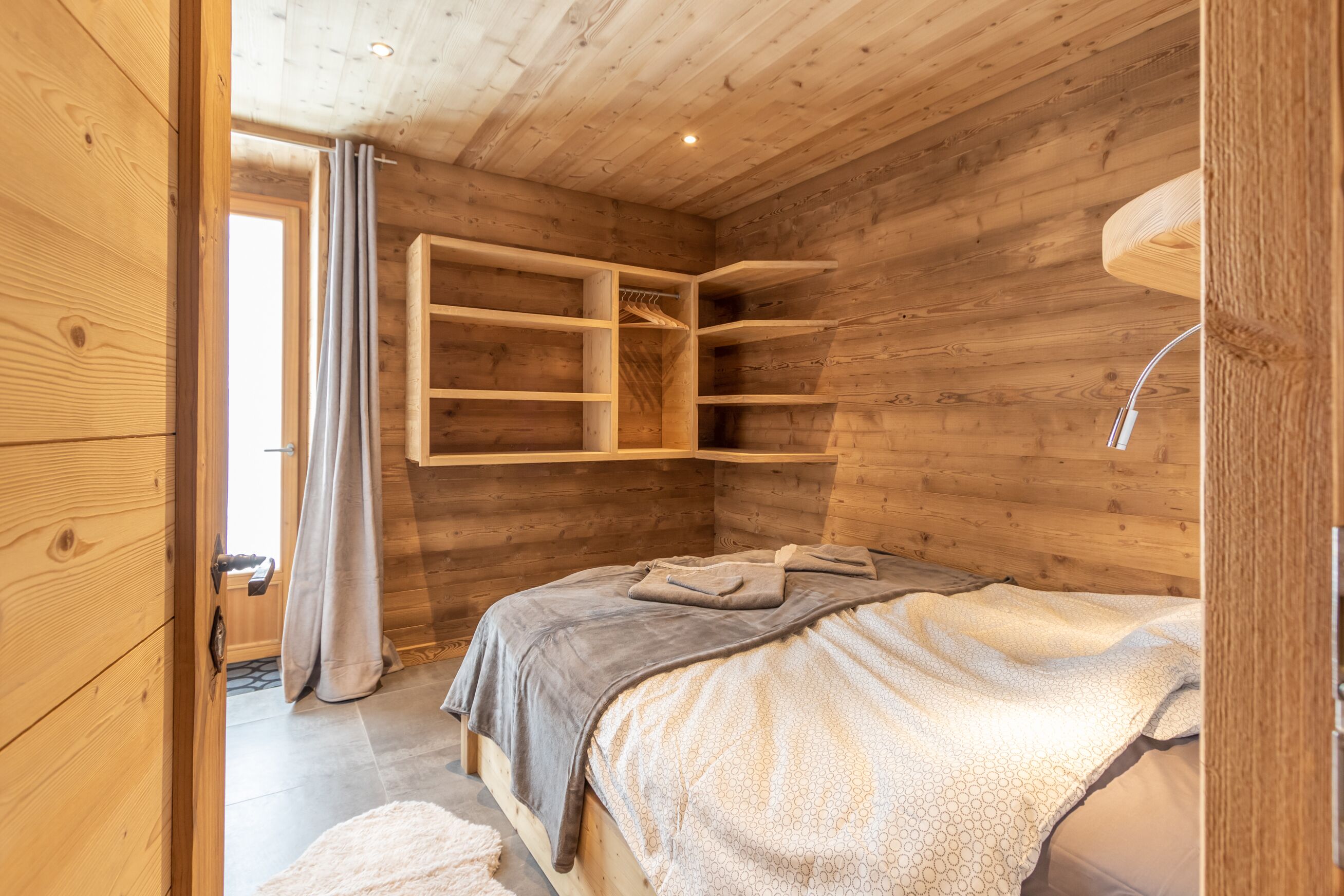 Entire Chalet Renovated on the Slopes 5 min Walk Arc 1600 8ch 6sdb 24pers in Bourg-Saint-Maurice in Bourg Saint Maurice, France