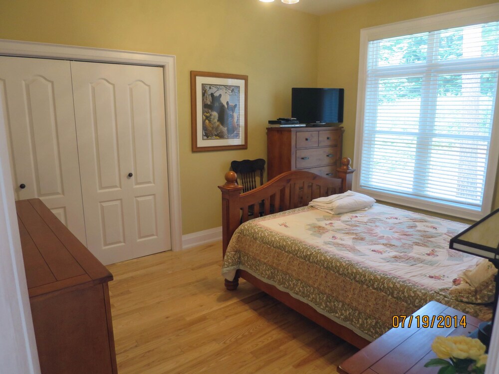 Lake Muskoka/Island Executive Luxury/Sun & Sunset Exposure 3 or 4