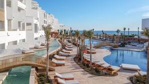 2 outdoor pools, pool loungers