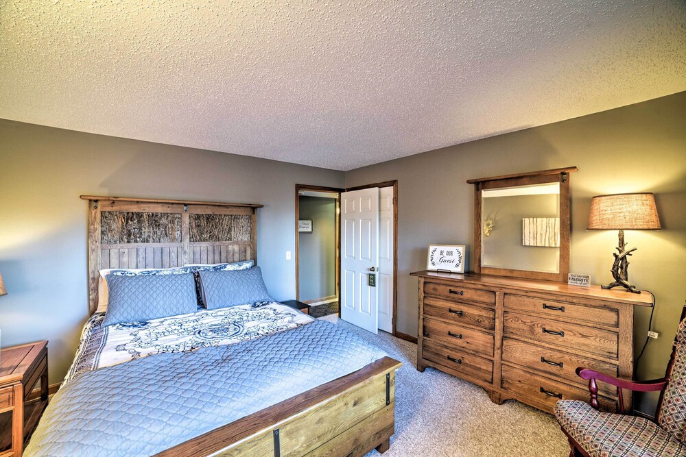 Slopeside Retreat in Massanutten w/Hot Tub & Deck!