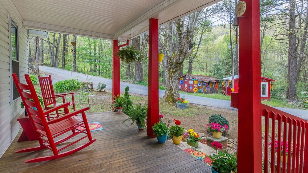 Autumn & Fall Colors at Cloudland Cottage in Beautiful Roan Mountain! in Roan Mountain Best