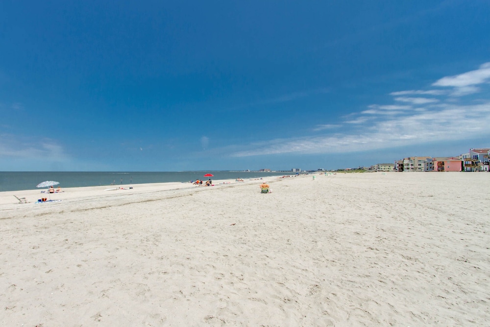 Bayview Escape in Chic's Beach in Virginia Beach Best Rates & Deals