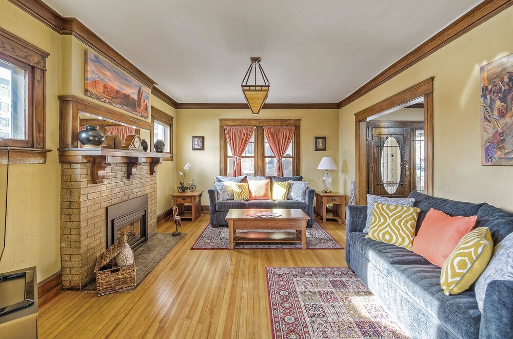 Beautiful Historic 1912 Master Craftsman Bungalow Is Located In The Heart Of Loh Deals Reviews Denver Usa Wotif