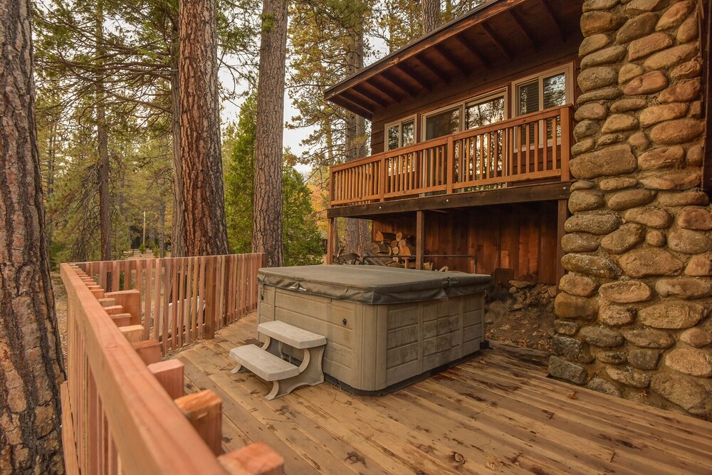 River View Yosemite Cabin In Wawona Among The Redwoods 3 Bed 2