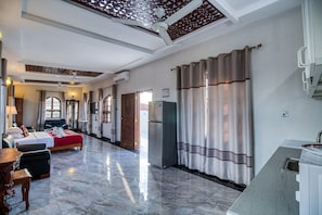 Studio, Terrace | Private kitchen | Fridge, microwave, oven, cookware/dishes/utensils