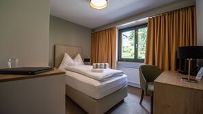 1 bedroom, hypo-allergenic bedding, minibar, in-room safe