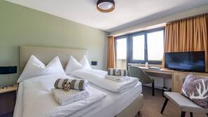 1 bedroom, hypo-allergenic bedding, minibar, in-room safe