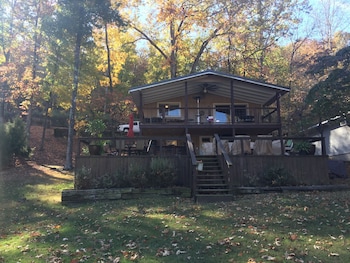 Waterfront Cabin On Pickwick Lake In Bear Creek With Boat Dock